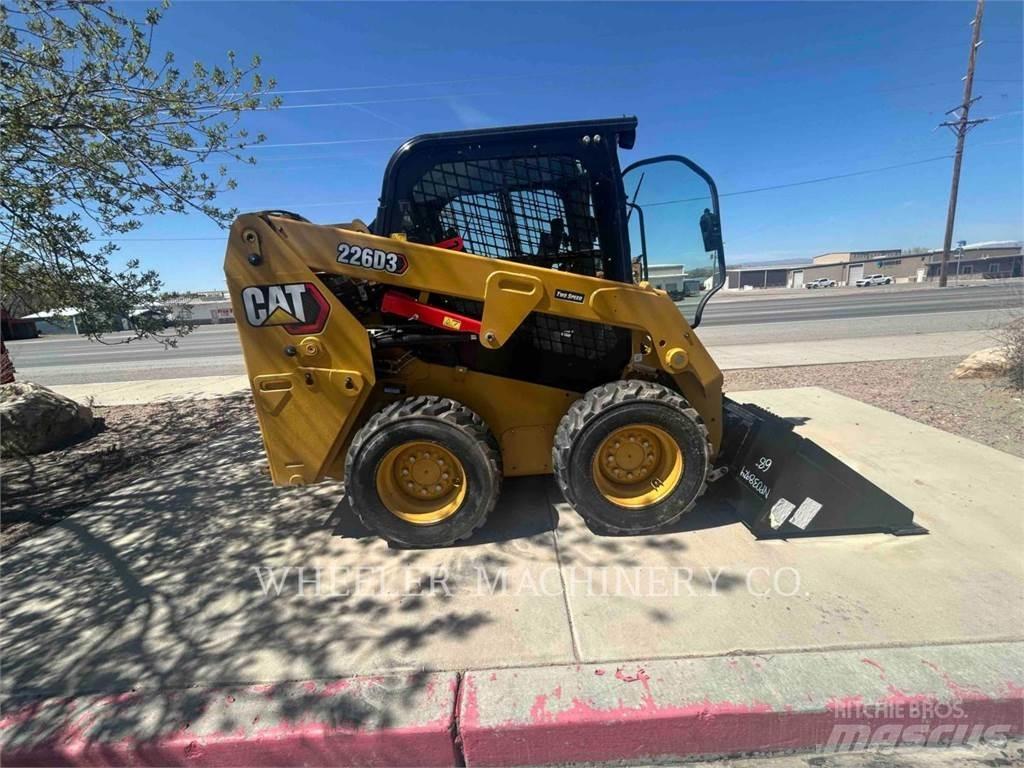 CAT 226D3 C3H2 Ładowarki burtowe