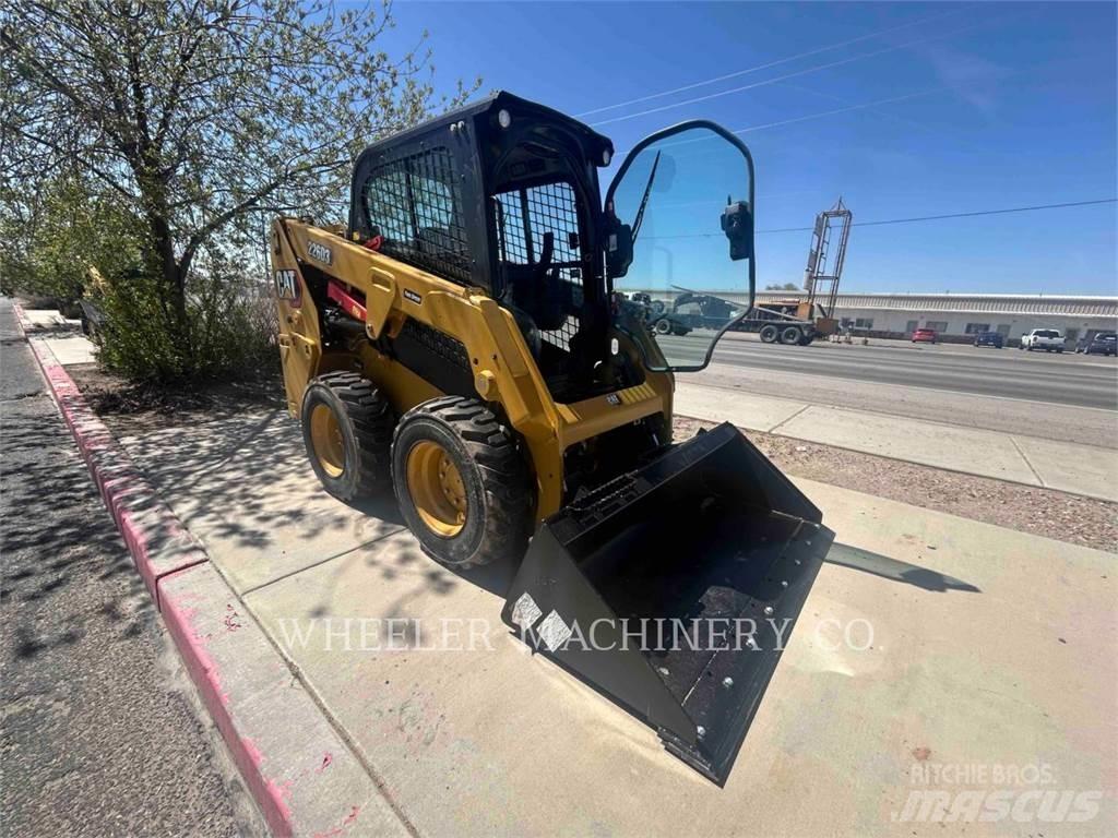 CAT 226D3 C3H2 Ładowarki burtowe