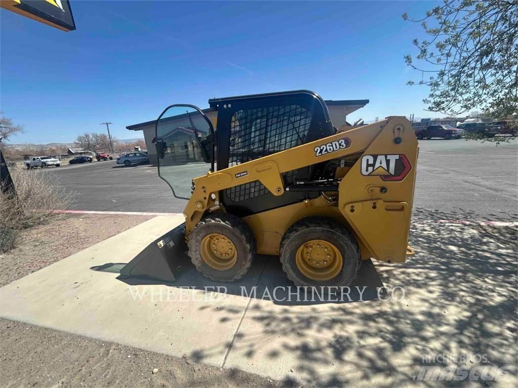 CAT 226D3 C3H2 Ładowarki burtowe