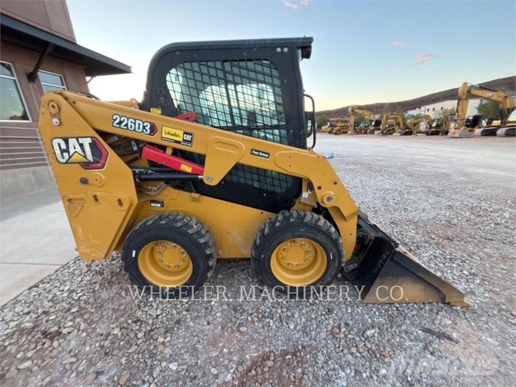 CAT 226D3 C3H2 Ładowarki burtowe