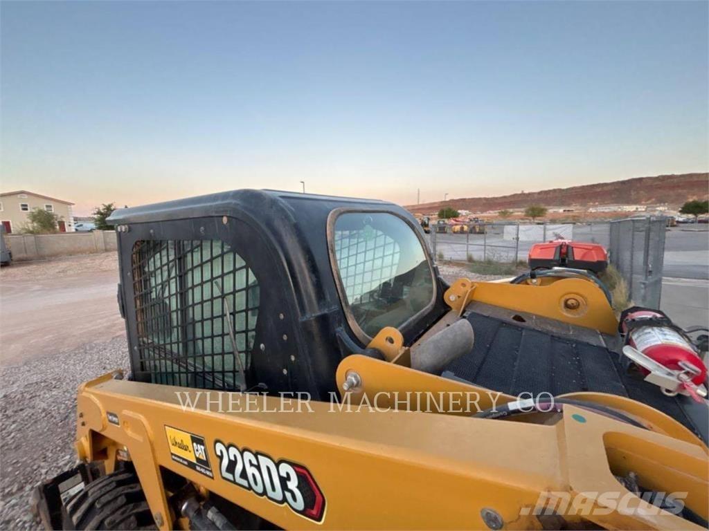 CAT 226D3 C3H2 Ładowarki burtowe
