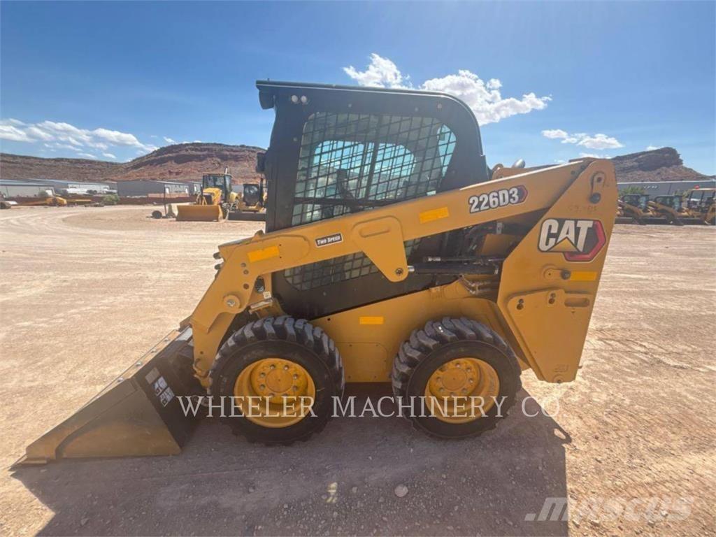 CAT 226D3 C3H2 Ładowarki burtowe