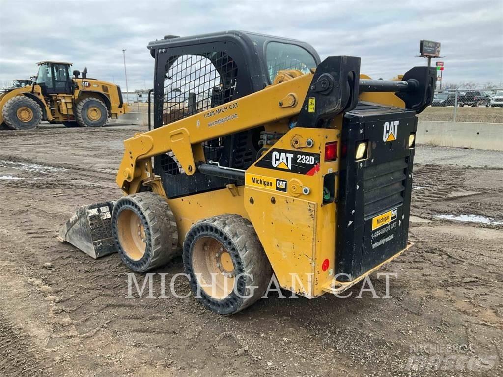 CAT 232D Q+ Ładowarki burtowe