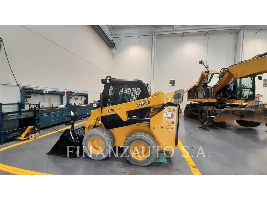 CAT 232D3 Ładowarki burtowe