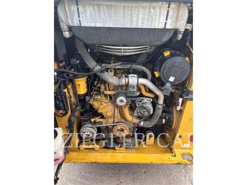 CAT 232D3 Ładowarki burtowe