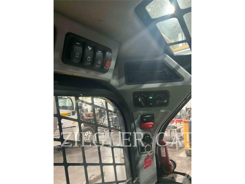 CAT 232D3 Ładowarki burtowe