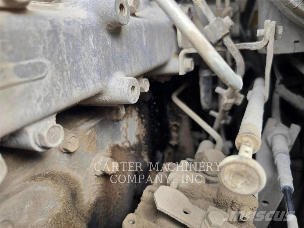 CAT 236 B Ładowarki burtowe