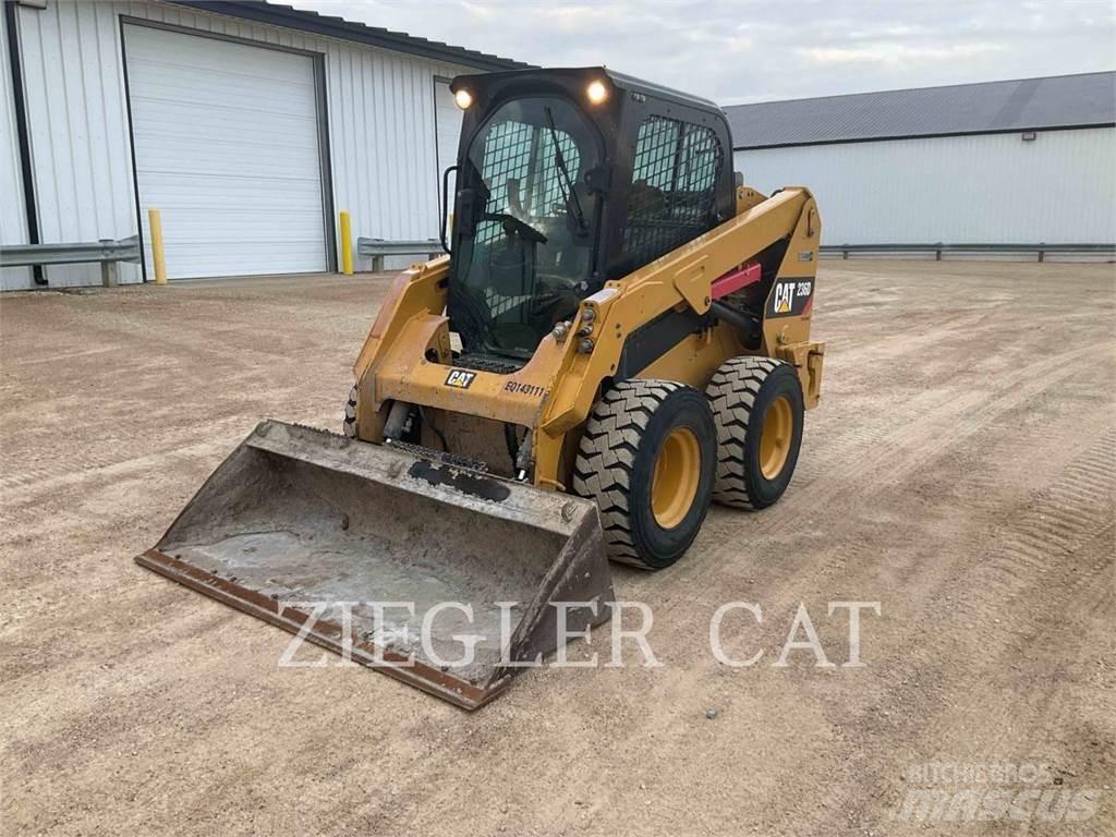 CAT 236D Ładowarki burtowe