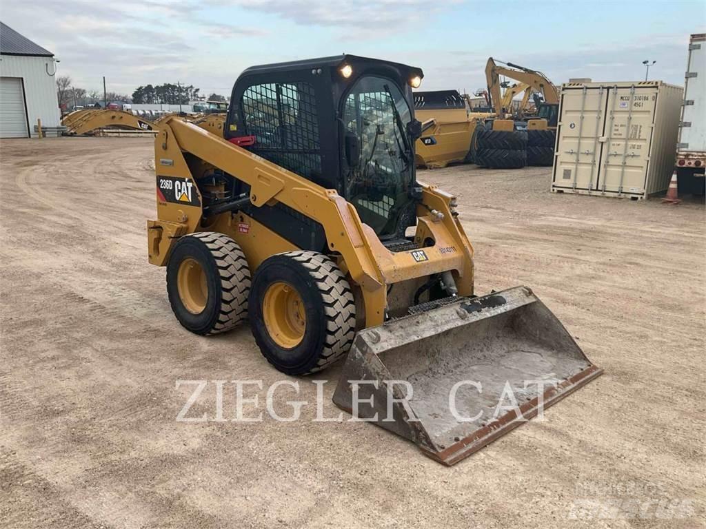 CAT 236D Ładowarki burtowe