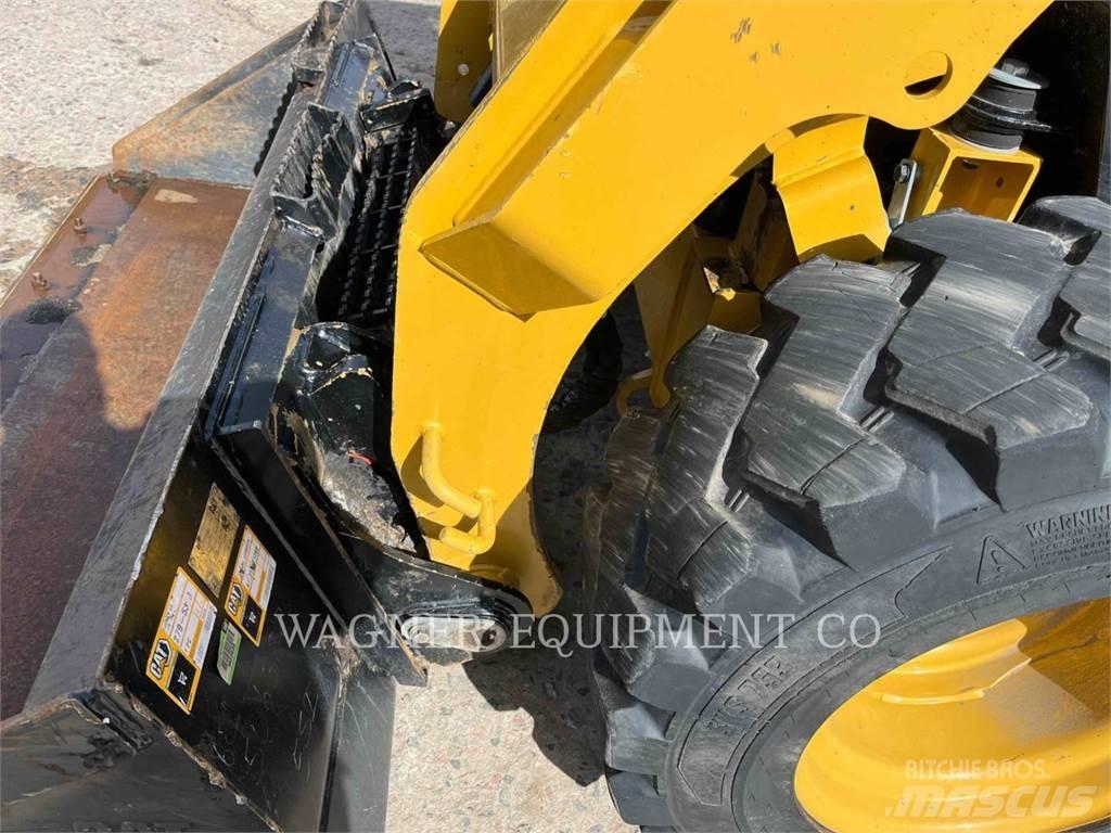 CAT 236D3 Ładowarki burtowe