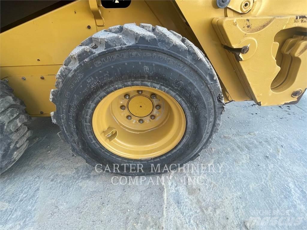 CAT 236D3 Ładowarki burtowe