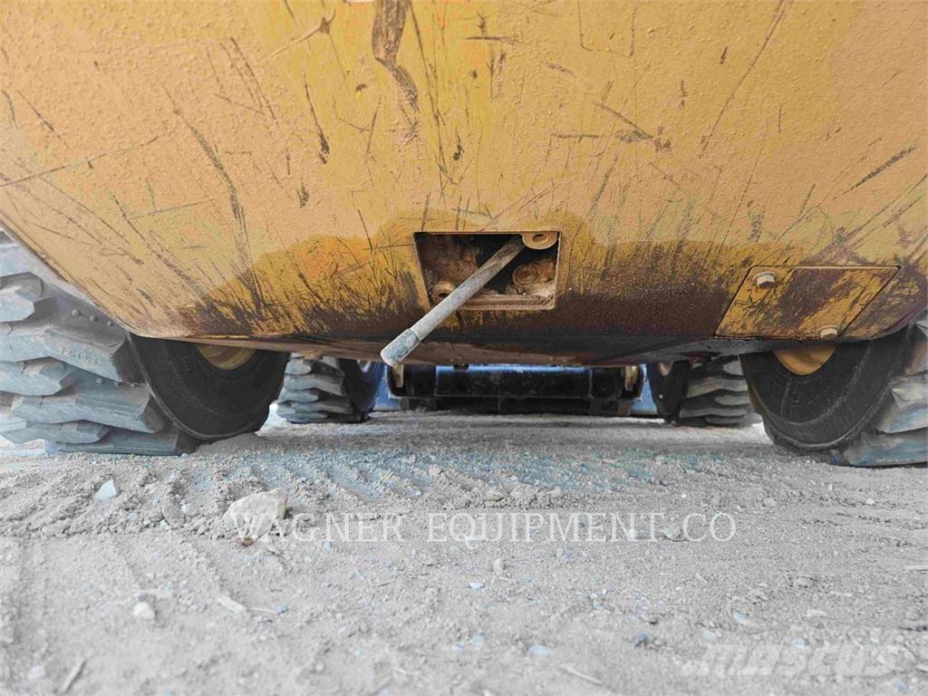 CAT 236D3 Ładowarki burtowe