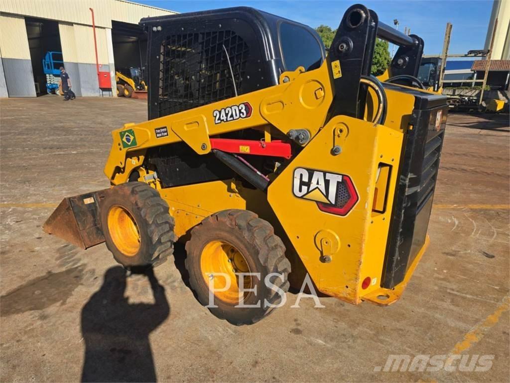 CAT 242 D Ładowarki burtowe