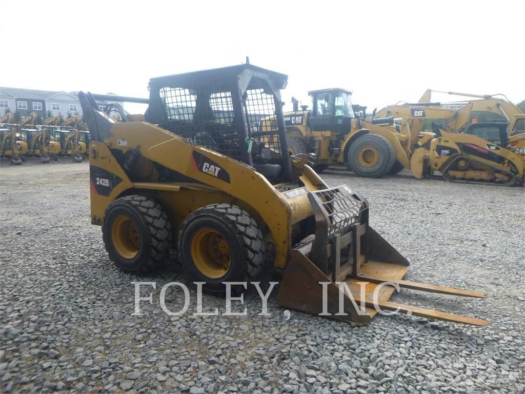 CAT 242B3 Ładowarki burtowe