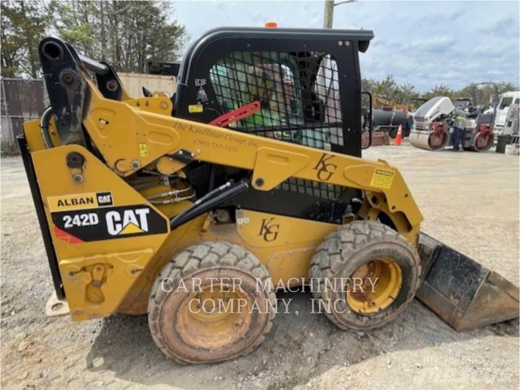 CAT 242D Ładowarki burtowe