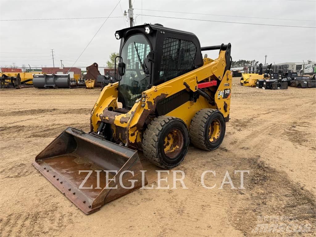 CAT 242D Ładowarki burtowe
