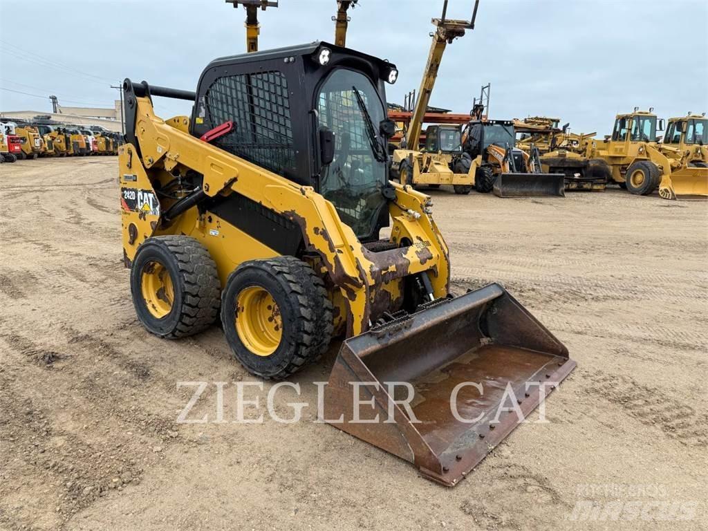 CAT 242D Ładowarki burtowe