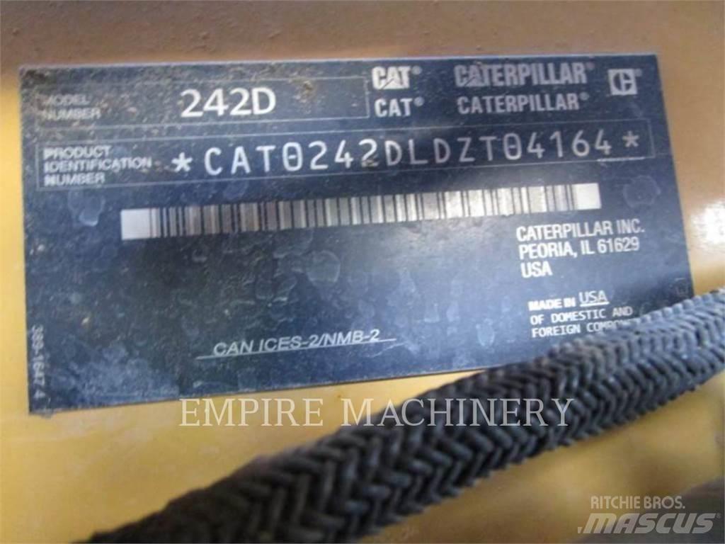 CAT 242D Ładowarki burtowe