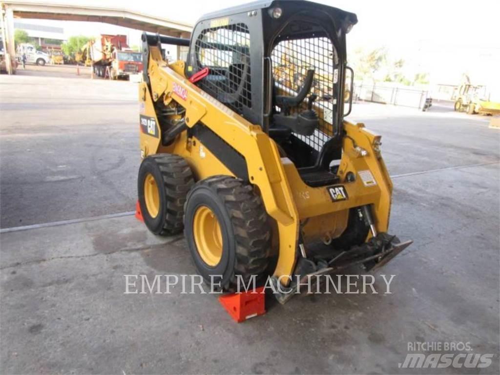 CAT 242D Ładowarki burtowe