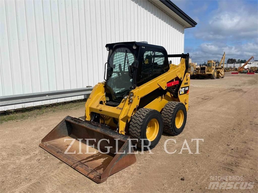 CAT 242D Ładowarki burtowe