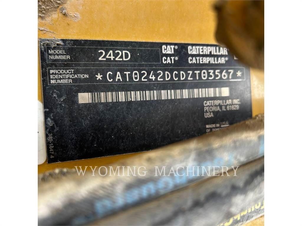 CAT 242D Ładowarki burtowe