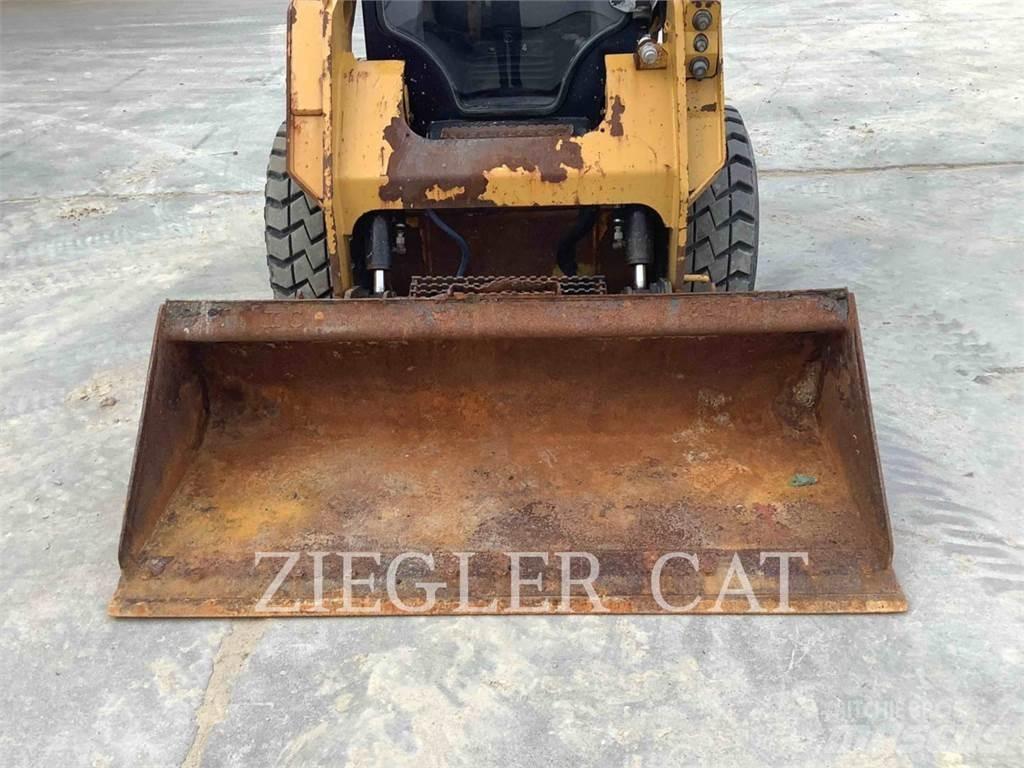 CAT 242D Ładowarki burtowe