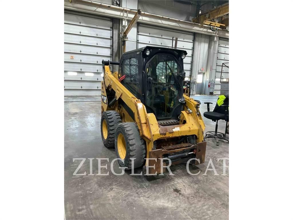 CAT 242D Ładowarki burtowe