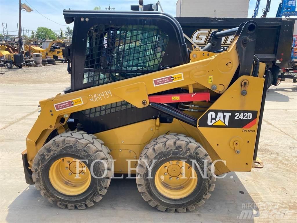 CAT 242D Ładowarki burtowe