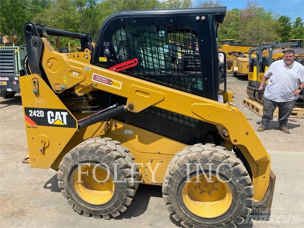 CAT 242D Ładowarki burtowe