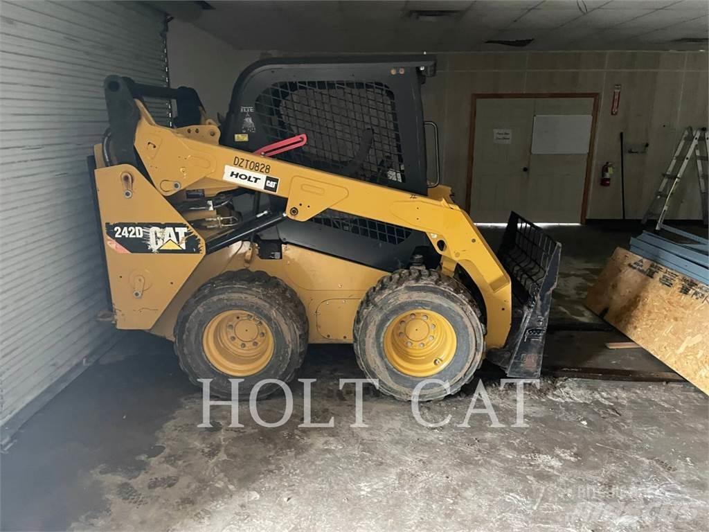 CAT 242D Ładowarki burtowe
