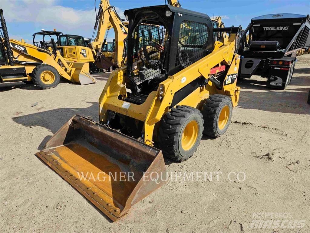 CAT 242D Ładowarki burtowe