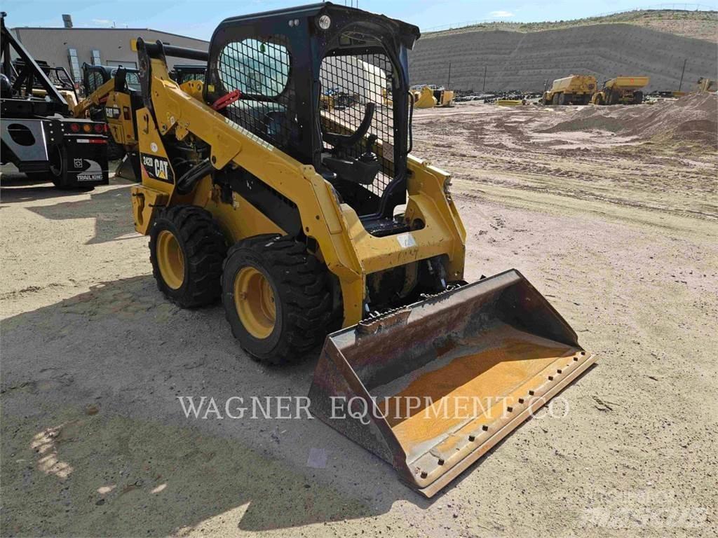 CAT 242D Ładowarki burtowe