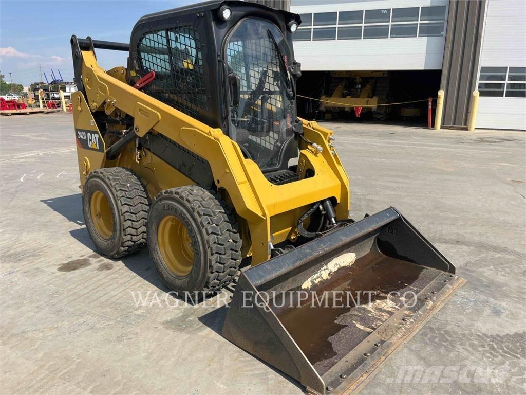 CAT 242D Ładowarki burtowe