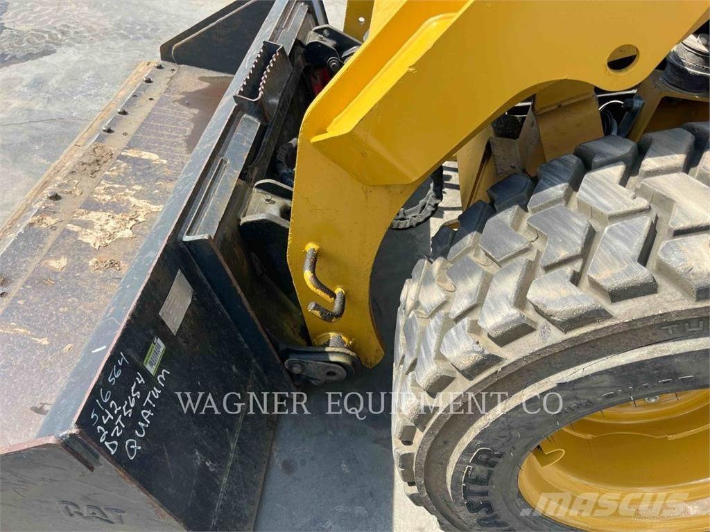 CAT 242D Ładowarki burtowe