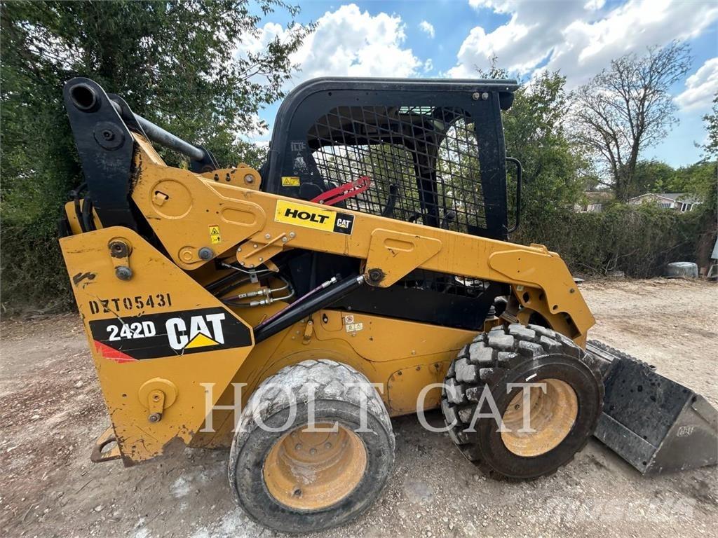 CAT 242D Ładowarki burtowe