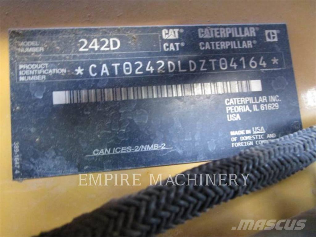 CAT 242D Ładowarki burtowe