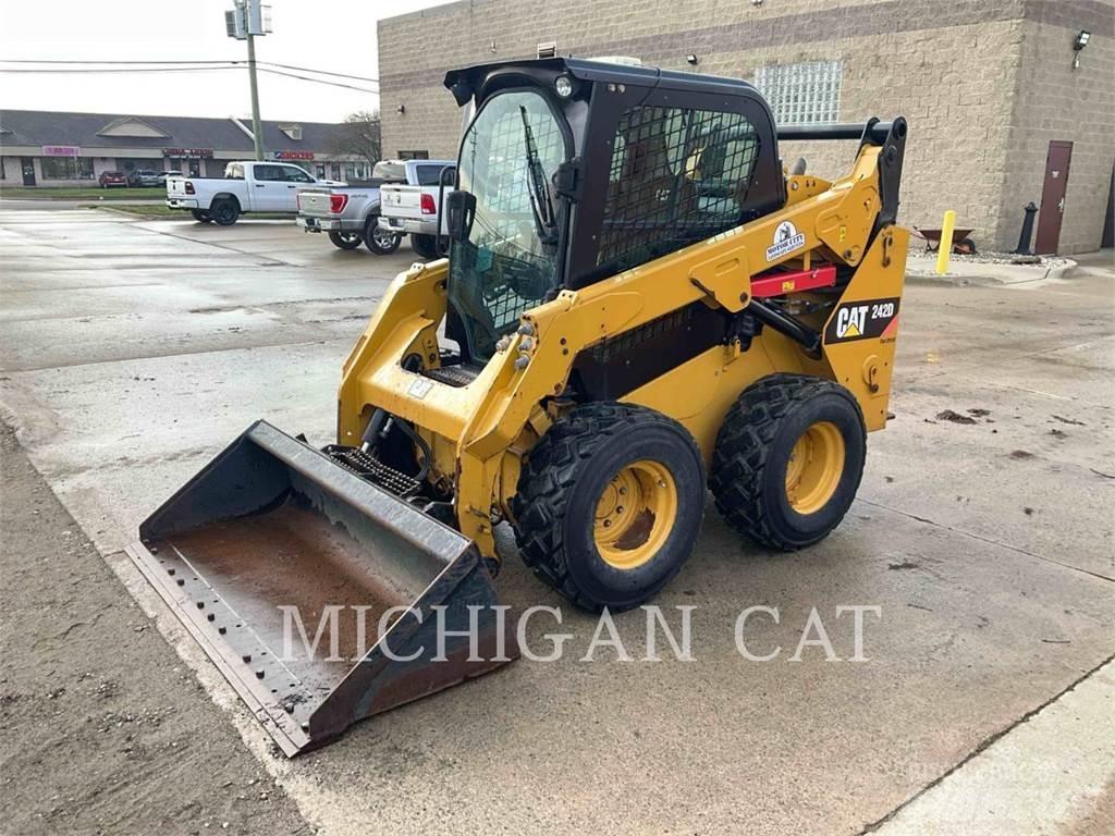 CAT 242D A2Q Ładowarki burtowe