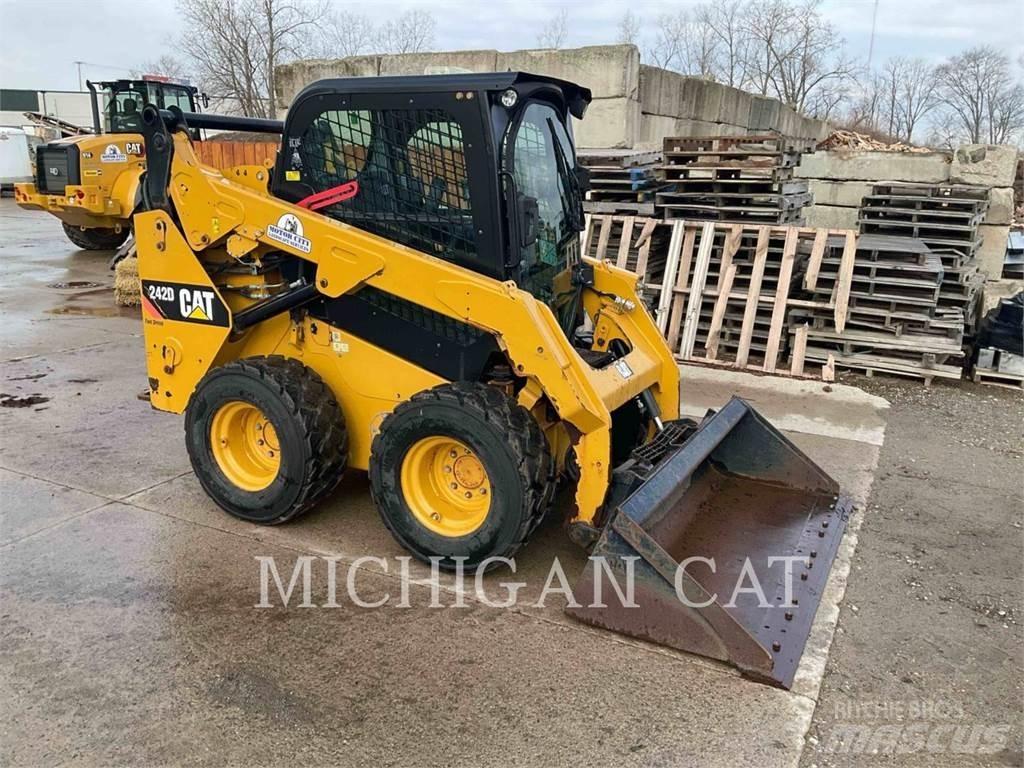 CAT 242D A2Q Ładowarki burtowe