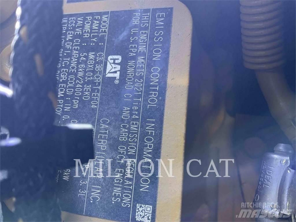 CAT 242D3 Ładowarki burtowe