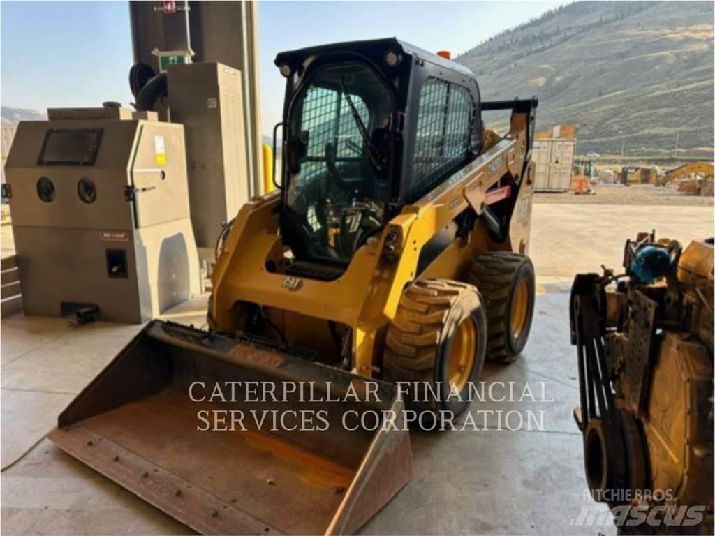 CAT 242D3 Ładowarki burtowe