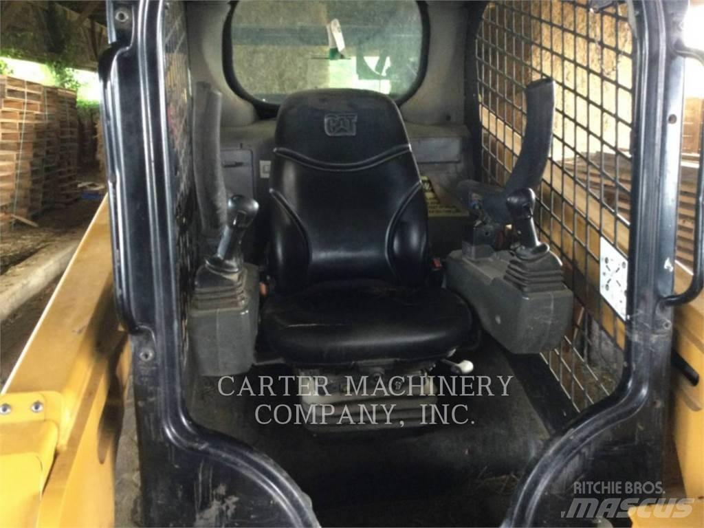 CAT 242D3 Ładowarki burtowe
