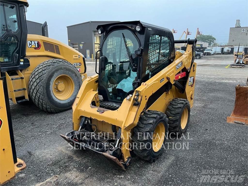 CAT 242D3 Ładowarki burtowe