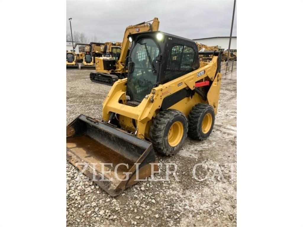 CAT 242D3 Ładowarki burtowe