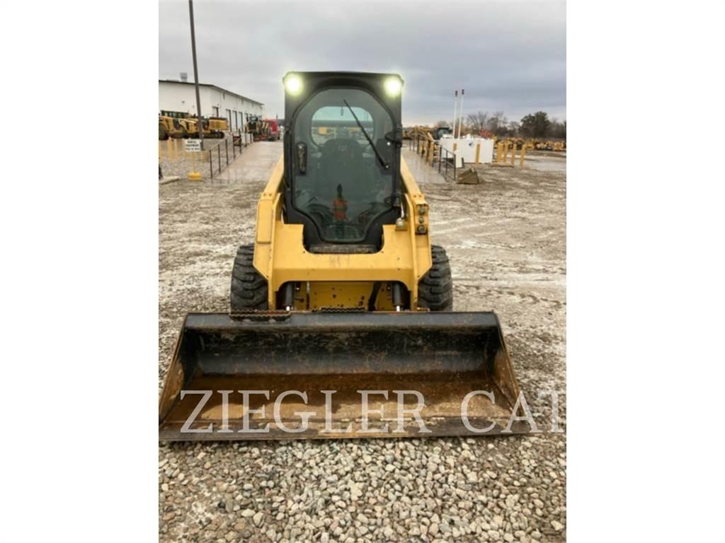 CAT 242D3 Ładowarki burtowe
