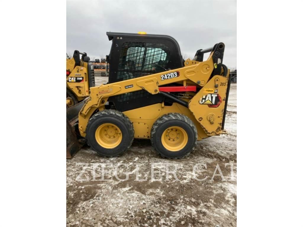 CAT 242D3 Ładowarki burtowe