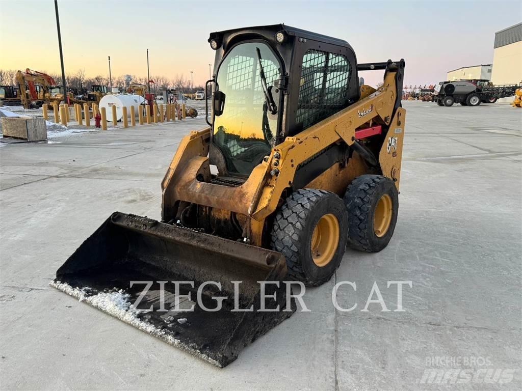 CAT 242D3 Ładowarki burtowe