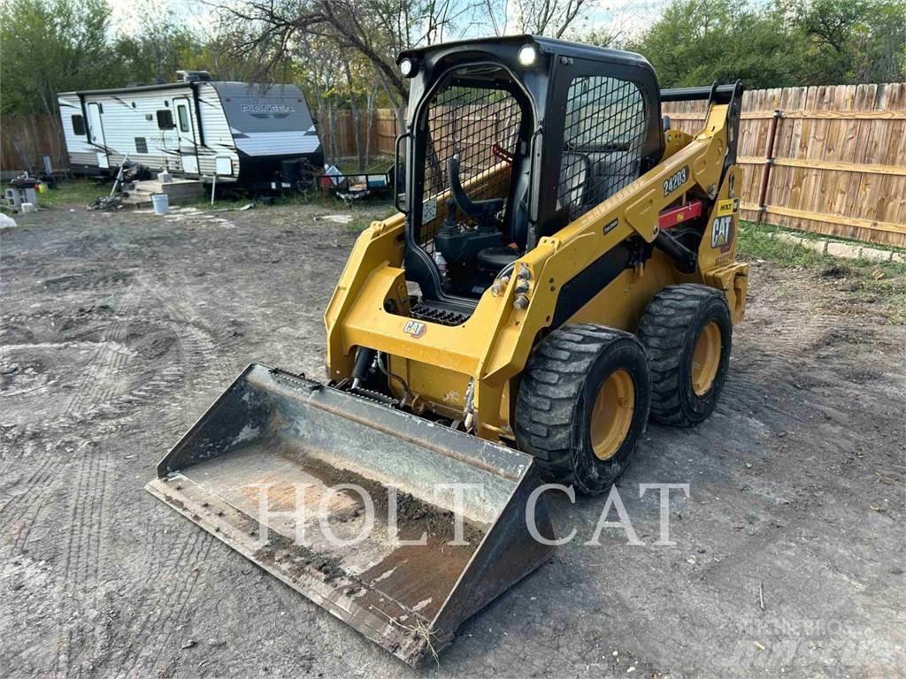 CAT 242D3 Ładowarki burtowe
