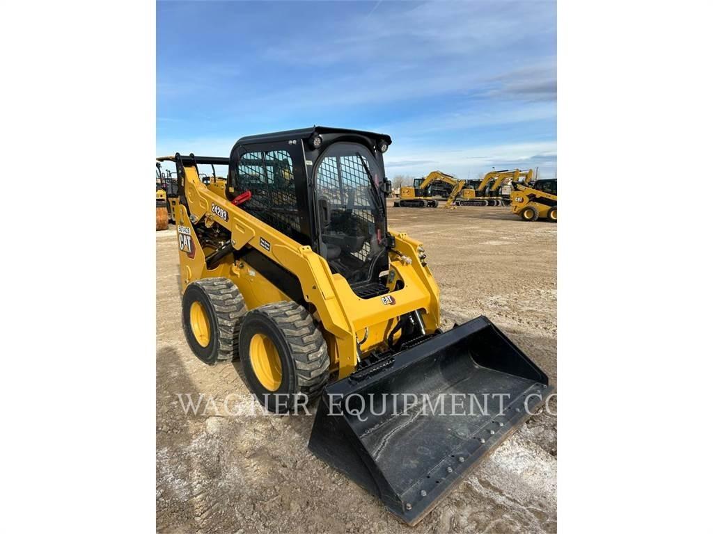 CAT 242D3 Ładowarki burtowe