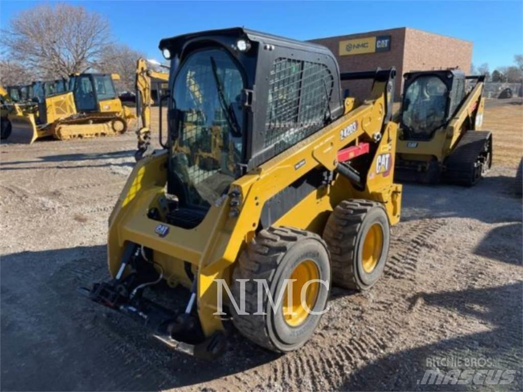 CAT 242D3 Ładowarki burtowe