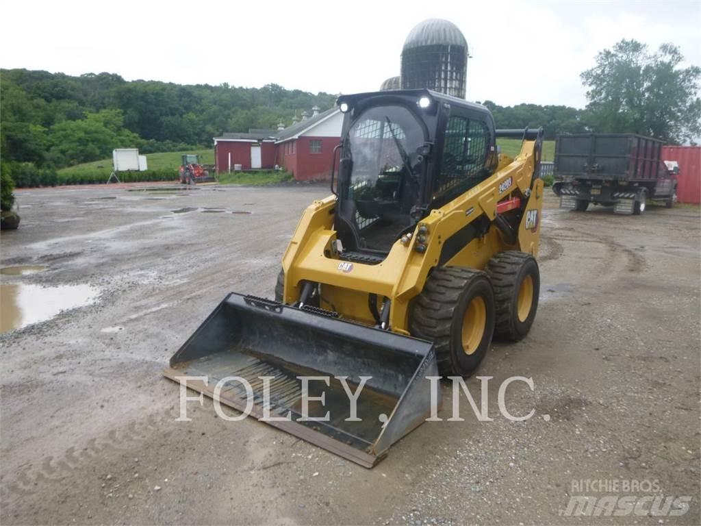 CAT 242D3 Ładowarki burtowe